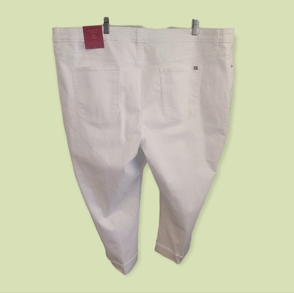 White Capri NWT - Picture 3 of 5